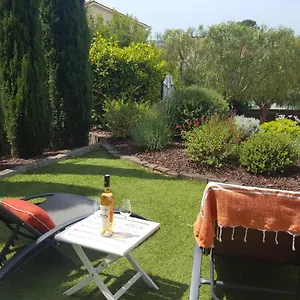 https://au-coup-de-soleil.fr-provencehotel.com